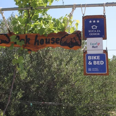 Oak House * Zadvarje