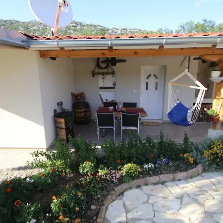 Oak House Holiday home Zadvarje